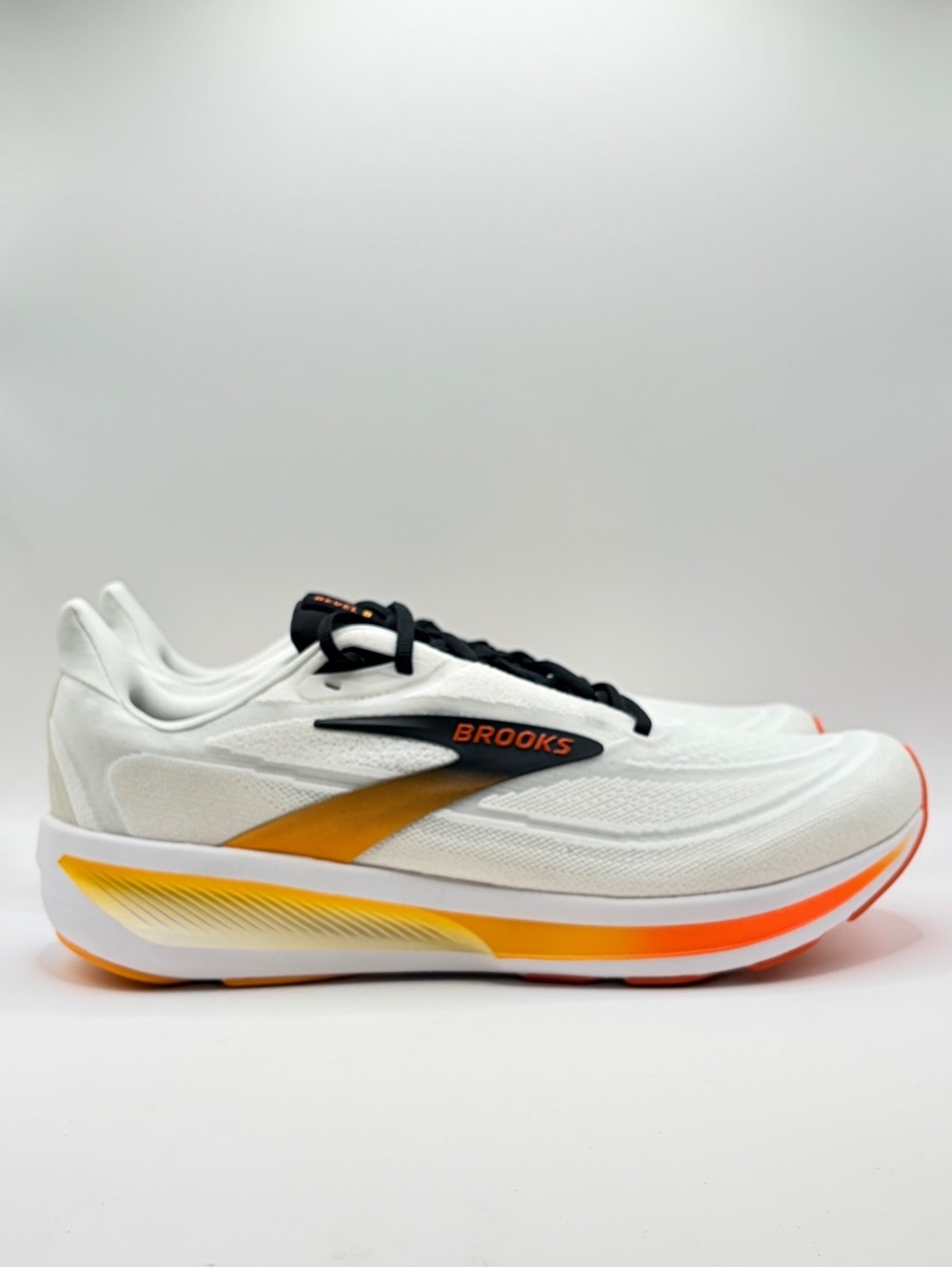 Brooks Revel 9 Men’s 12.5 D White Orange Black Running Shoes 110499 1D 141